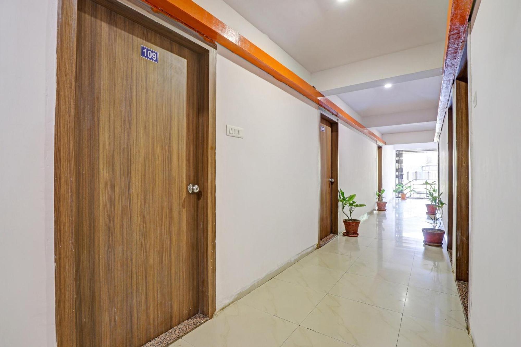 Oyo Flagship Hotel Residency Silvassa Extérieur photo
