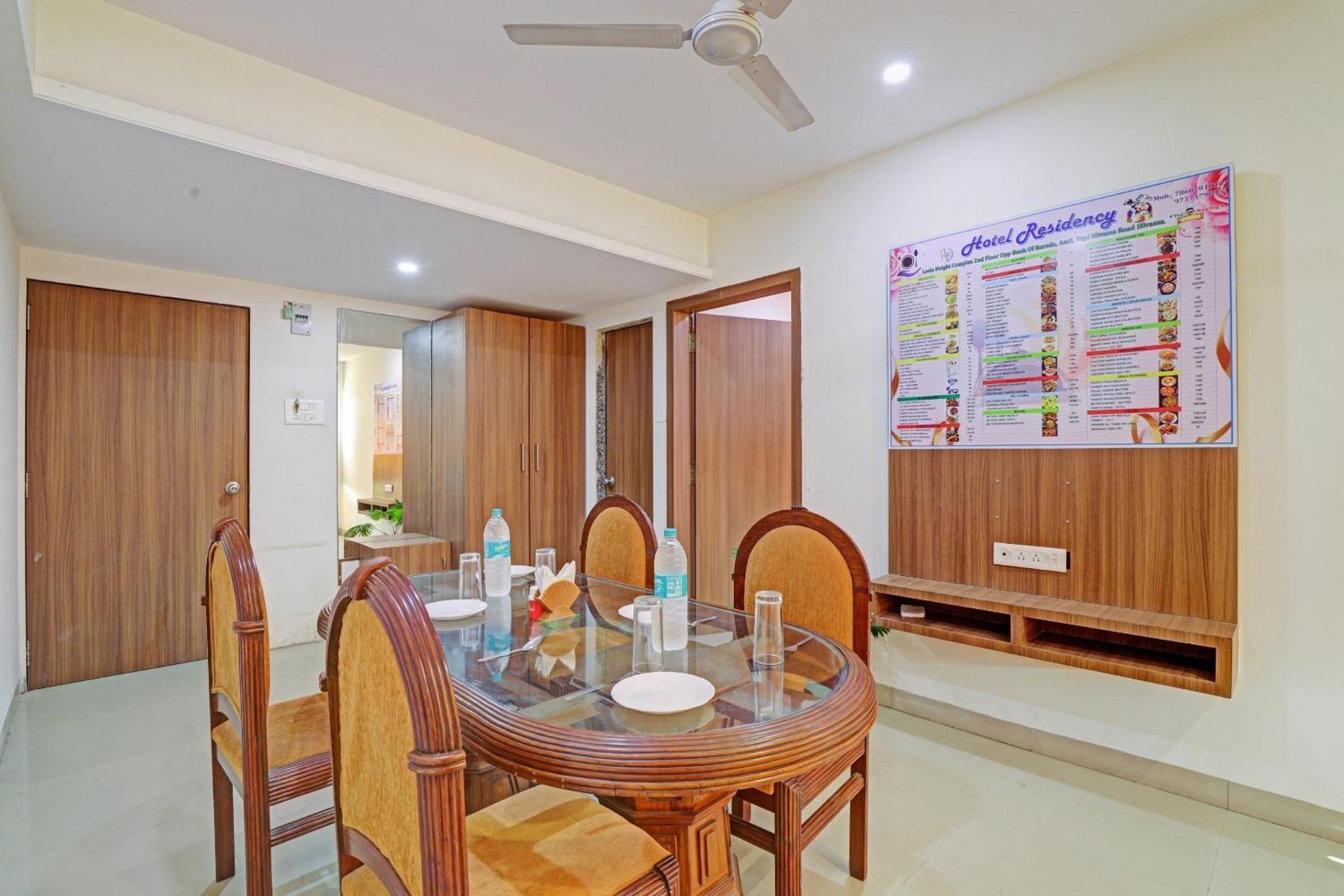 Oyo Flagship Hotel Residency Silvassa Extérieur photo
