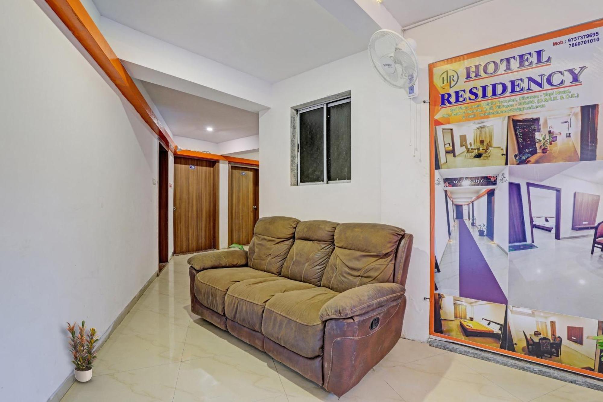 Oyo Flagship Hotel Residency Silvassa Extérieur photo