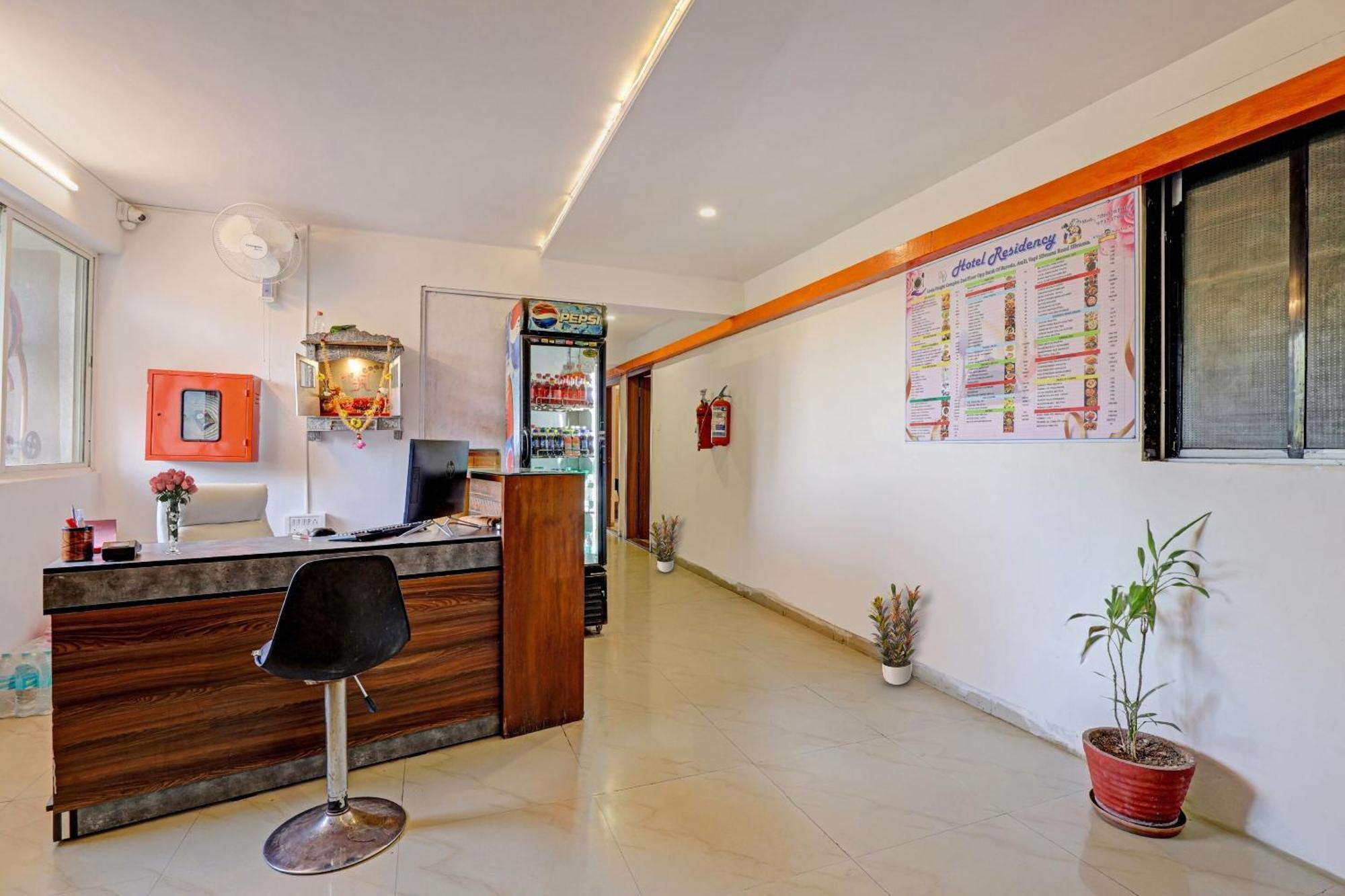 Oyo Flagship Hotel Residency Silvassa Extérieur photo